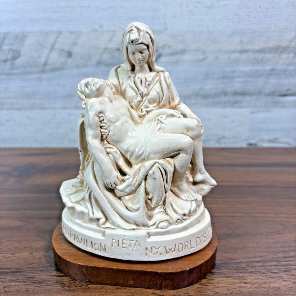 Michelangelo's Pieta Sculpture Chalkware Statue Figurine 1964 Worlds Fair